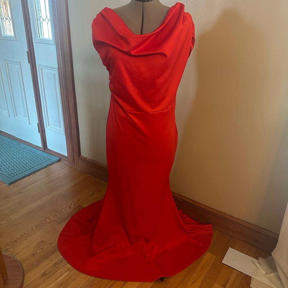 Chic Scarlet Backless Dress